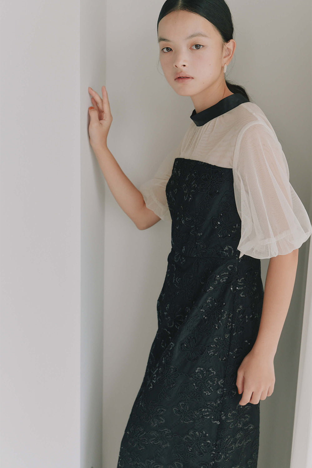 kaene バッグデザインスパンコールドレス / 101161 | モデル身長165cm 着用サイズS(36)