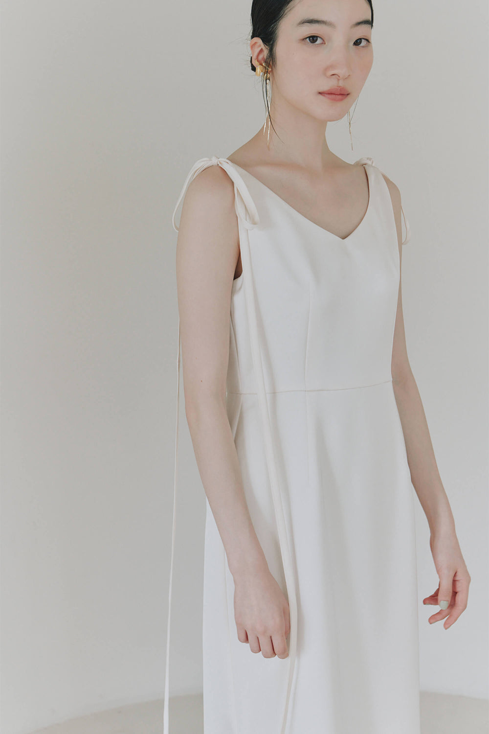 kaene サテンリボンドレス / 100855 | モデル身長164cm　着用サイズ36