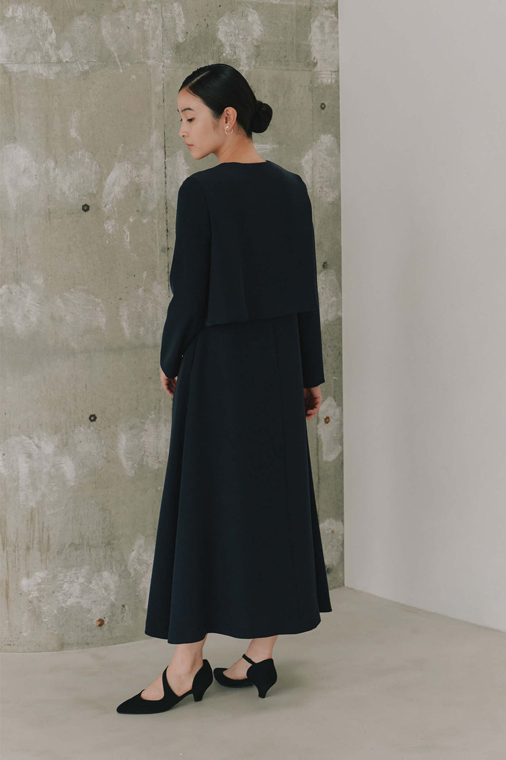 kaene シフォンフリルジャケット / 005312 | モデル身長162cm 着用サイズ38 ※navy着用  ※セットアップ対応：ワンピース 100647(navy/38)