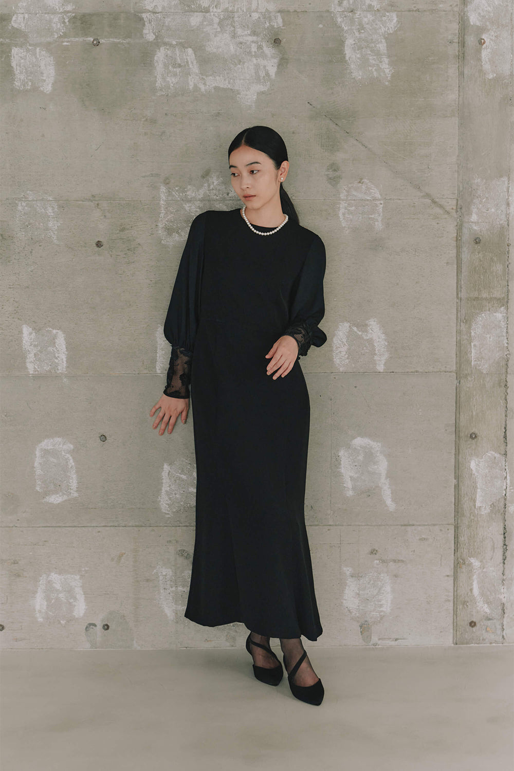 kaene エンブロイダリースリーブドレス / 100905 | モデル身長162cm 着用サイズS(36)