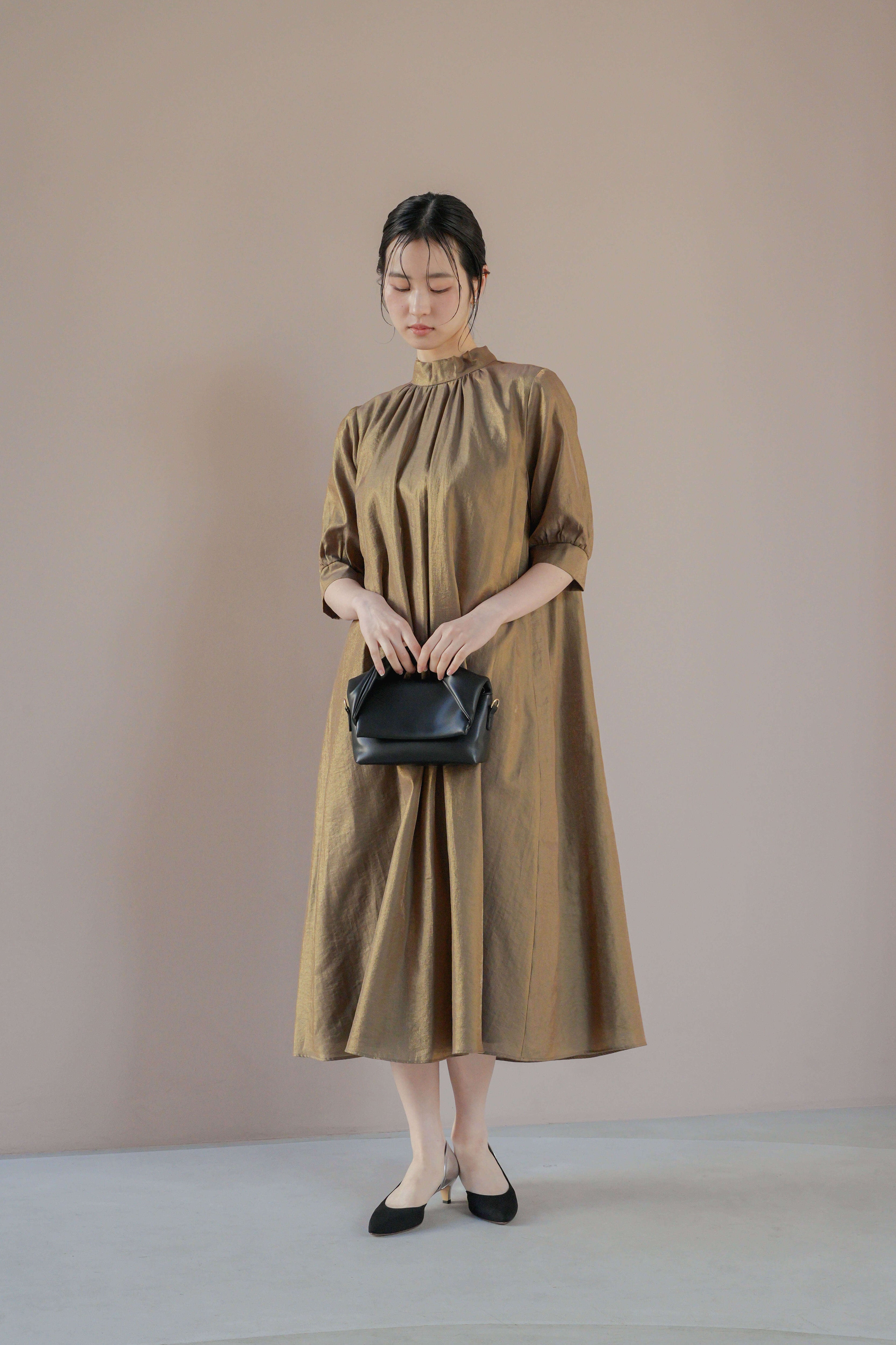 kaene シャンブレーAラインドレス / 100768 結婚式用ドレス brown | モデル身長170cm　着用サイズ2