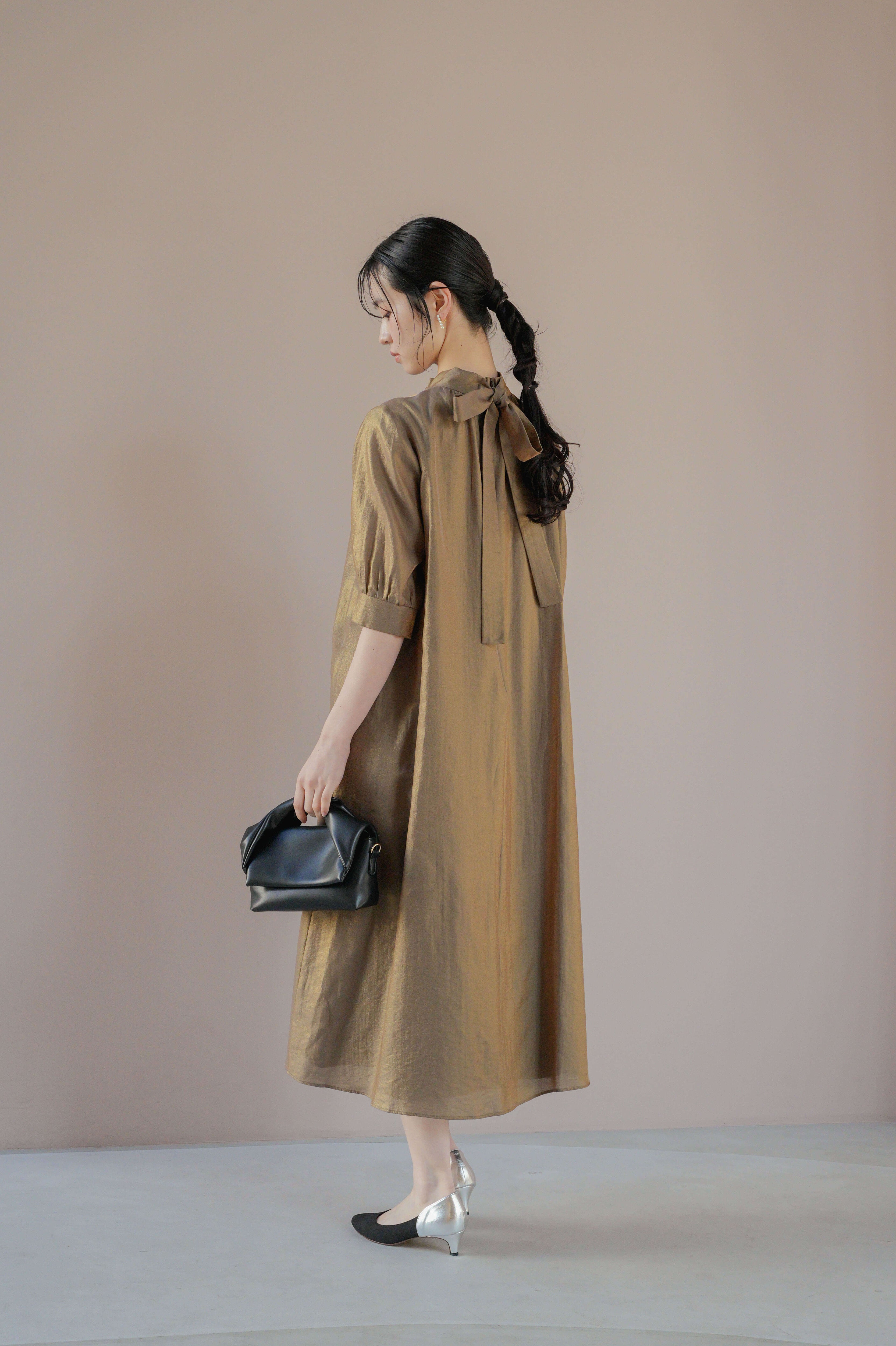 kaene シャンブレーAラインドレス / 100768 結婚式用ドレス brown | モデル身長170cm　着用サイズ2