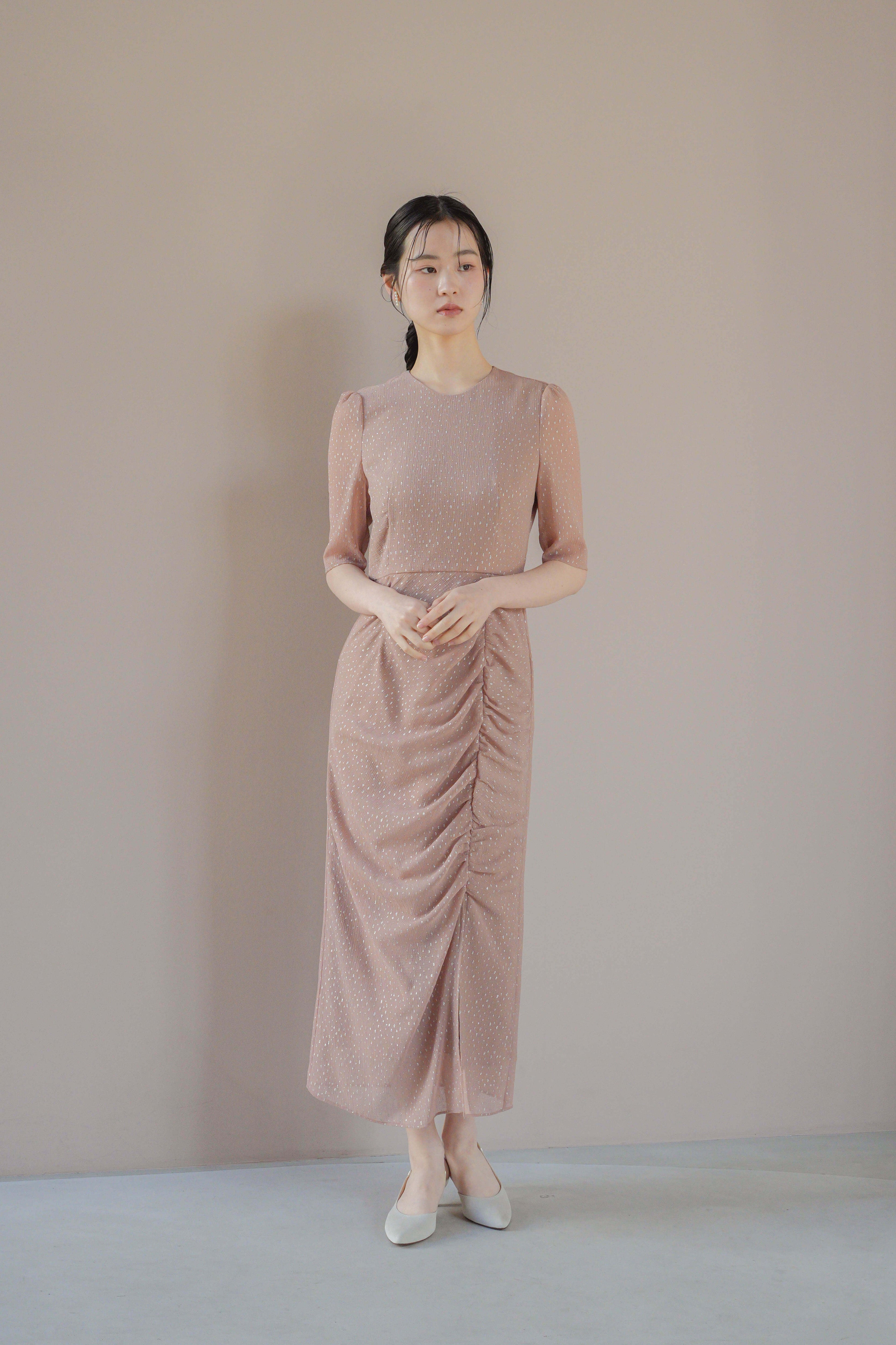 ラメドビースリットドレス / 100827 kaene 結婚式用ドレス beige | モデル身長170cm　着用サイズ38