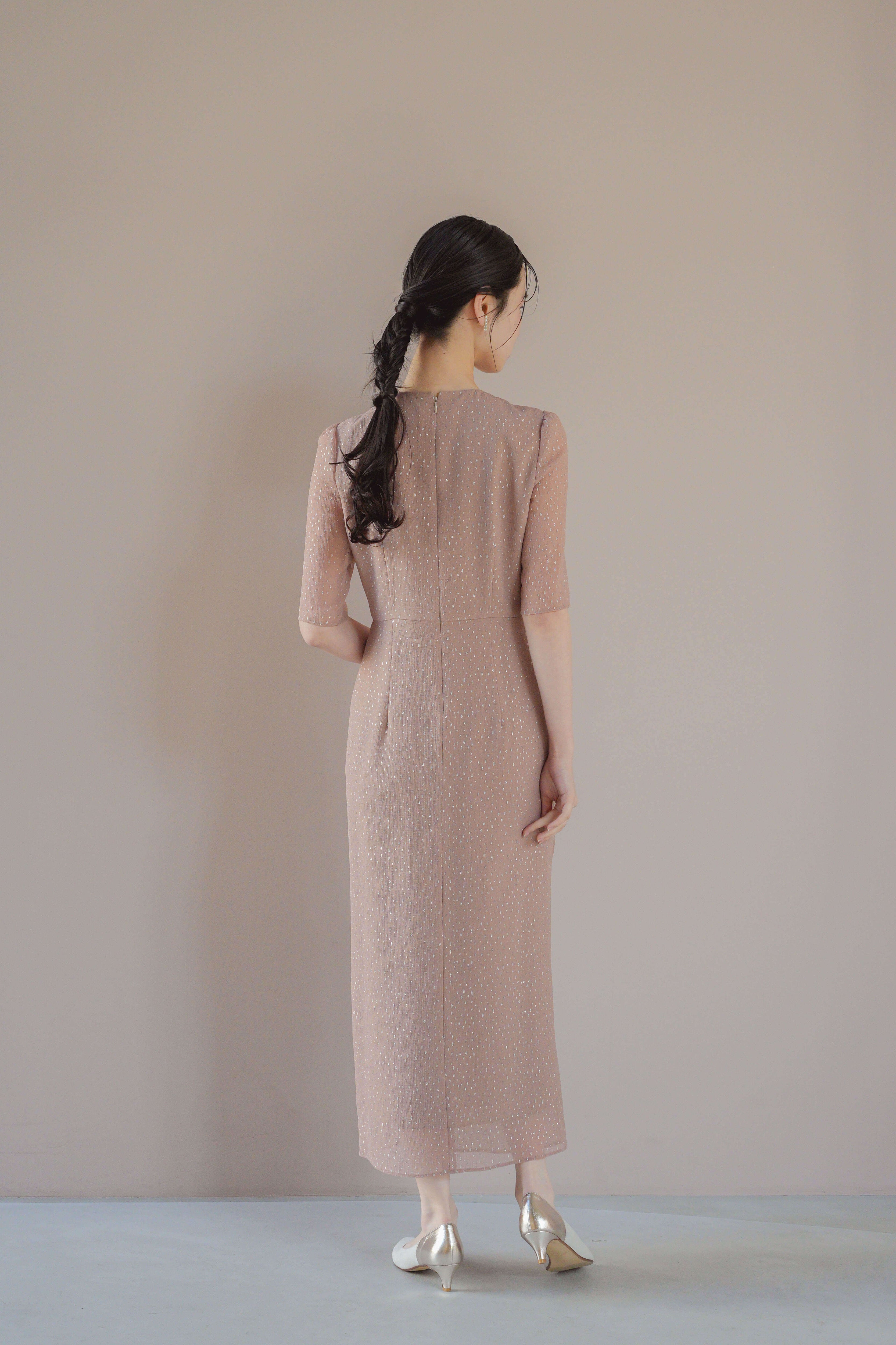 ラメドビースリットドレス / 100827 kaene 結婚式用ドレス beige | モデル身長170cm　着用サイズ38