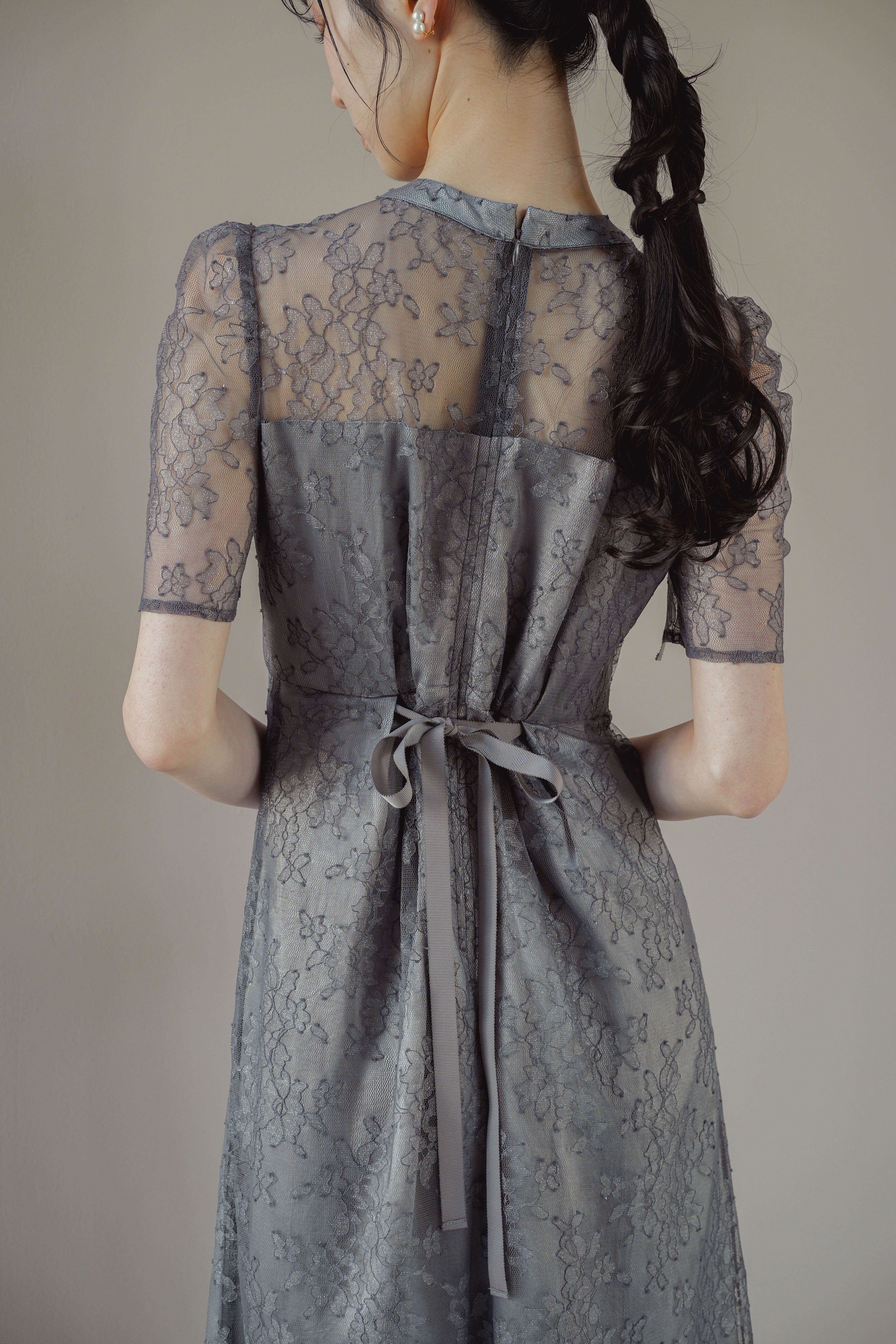 kaene マオカラーレースワンピース / 101041 結婚式用ドレス gray | モデル身長170cm 着用サイズM(38)