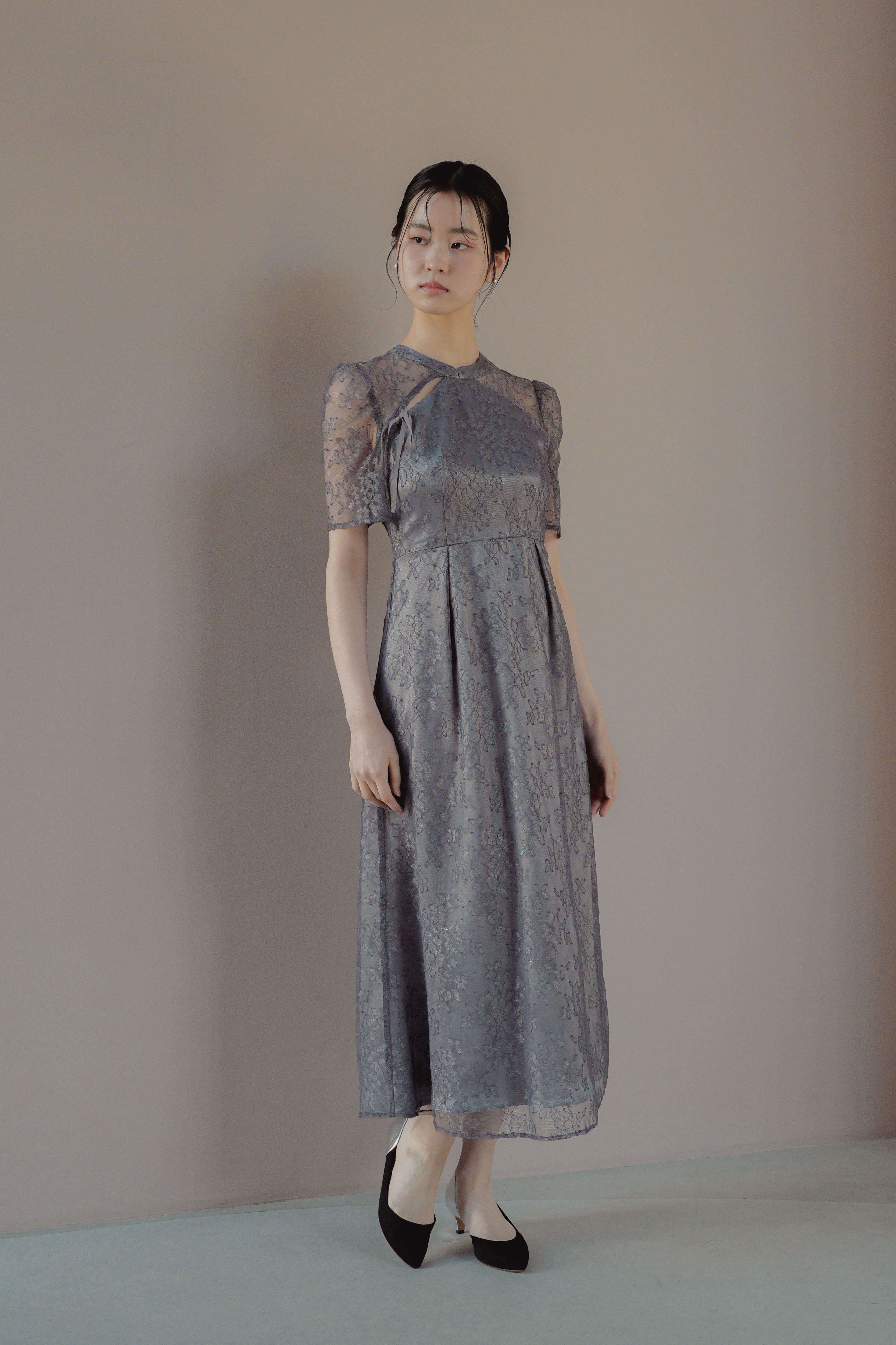 kaene マオカラーレースワンピース / 101041 結婚式用ドレス gray | モデル身長170cm 着用サイズM(38)