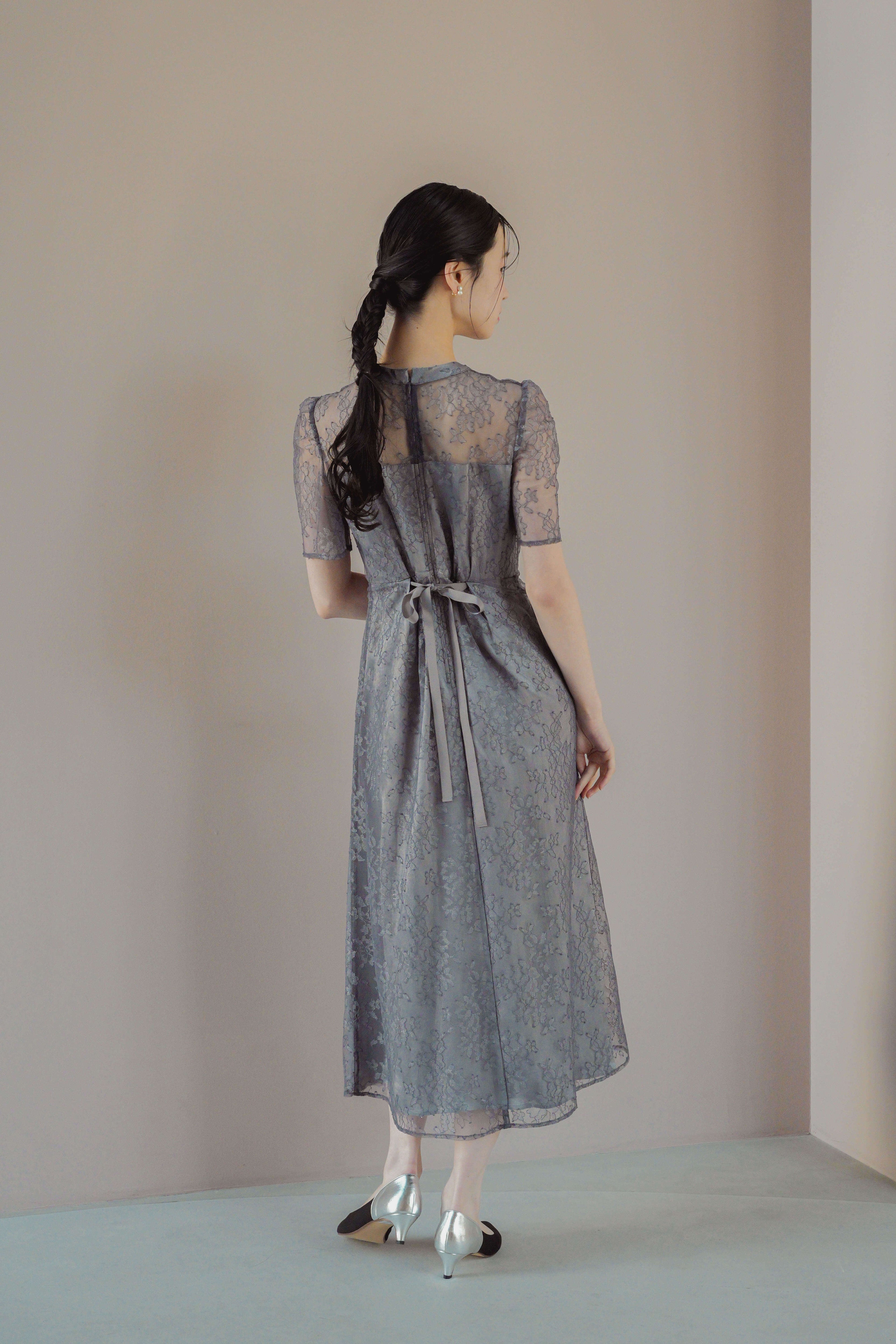 kaene マオカラーレースワンピース / 101041 結婚式用ドレス gray | モデル身長170cm 着用サイズM(38)