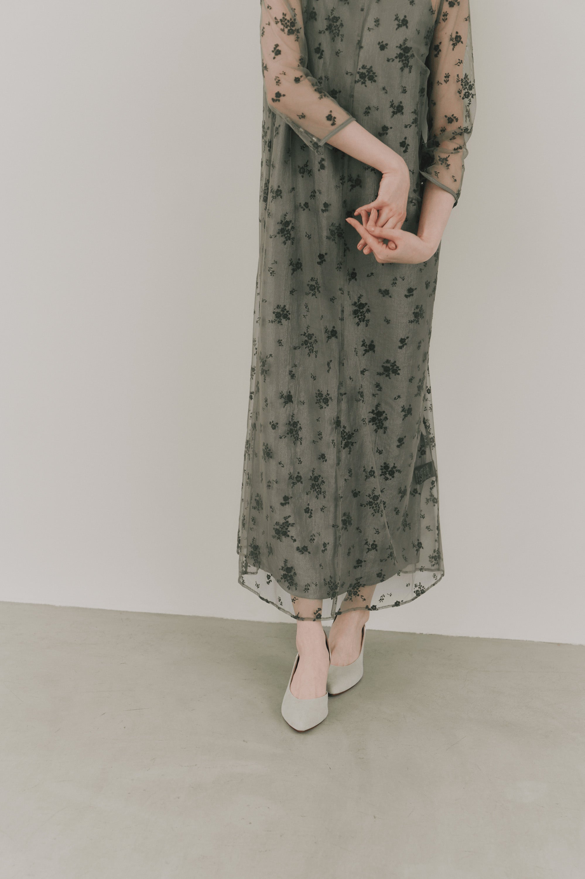 kaene フロッキーサテン2wayドレス / 101066 結婚式用ドレス khaki|モデル身長161cm　着用サイズS(36)
