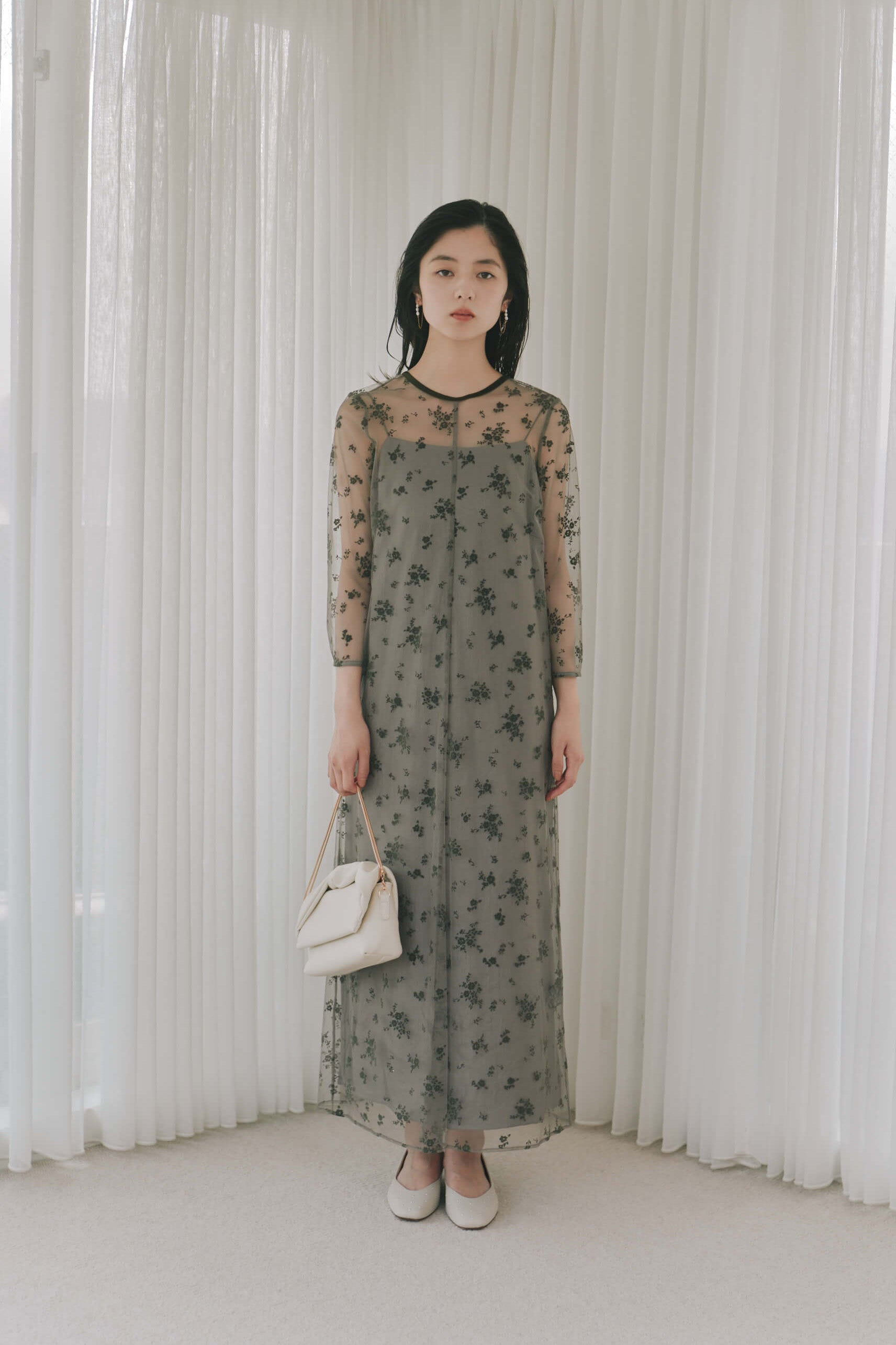 kaene フロッキーサテン2wayドレス / 101066 結婚式用ドレス khaki|モデル身長162cm　着用サイズS(36)