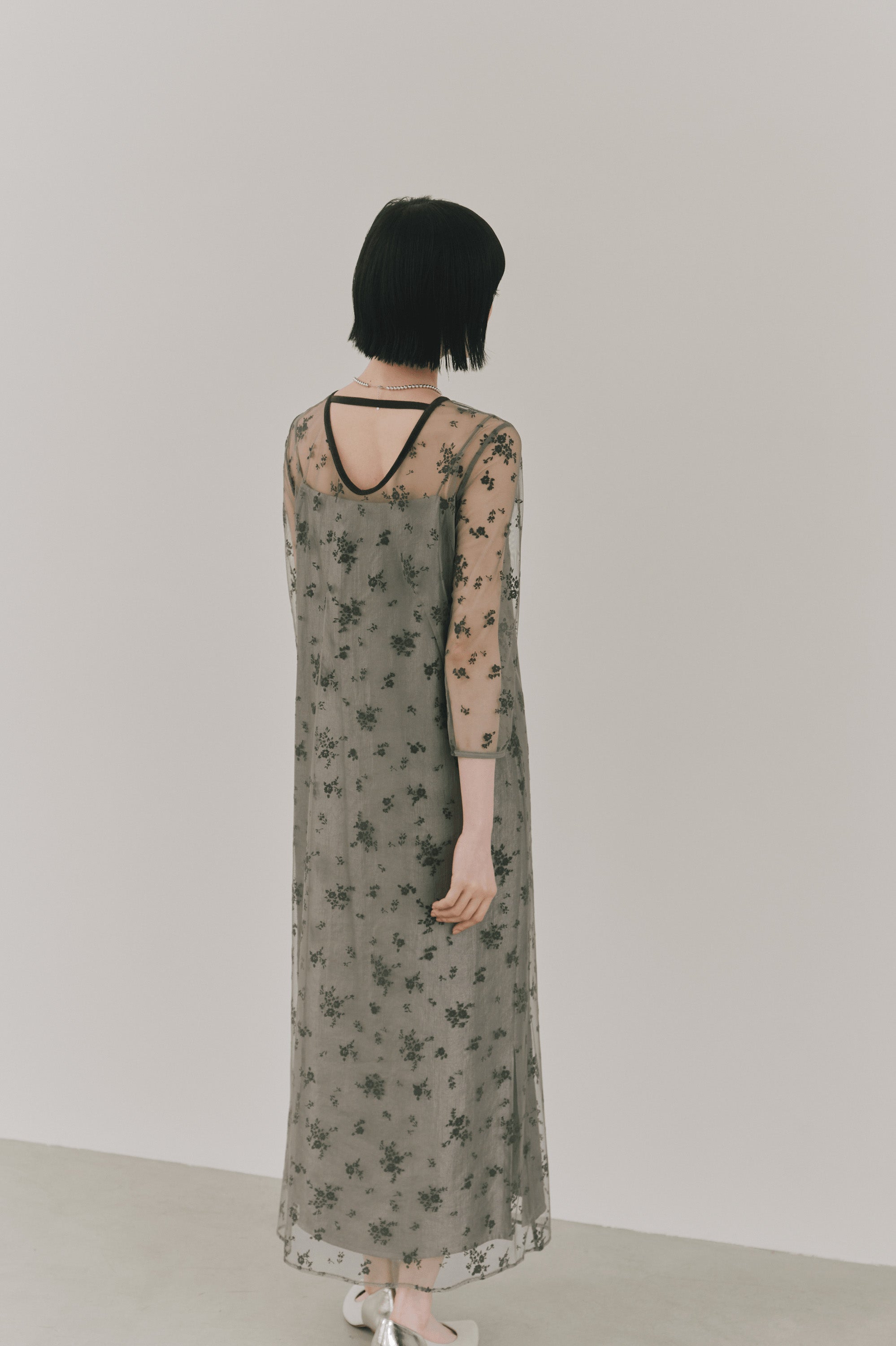 kaene フロッキーサテン2wayドレス / 101066 結婚式用ドレス khaki|モデル身長161cm　着用サイズS(36)