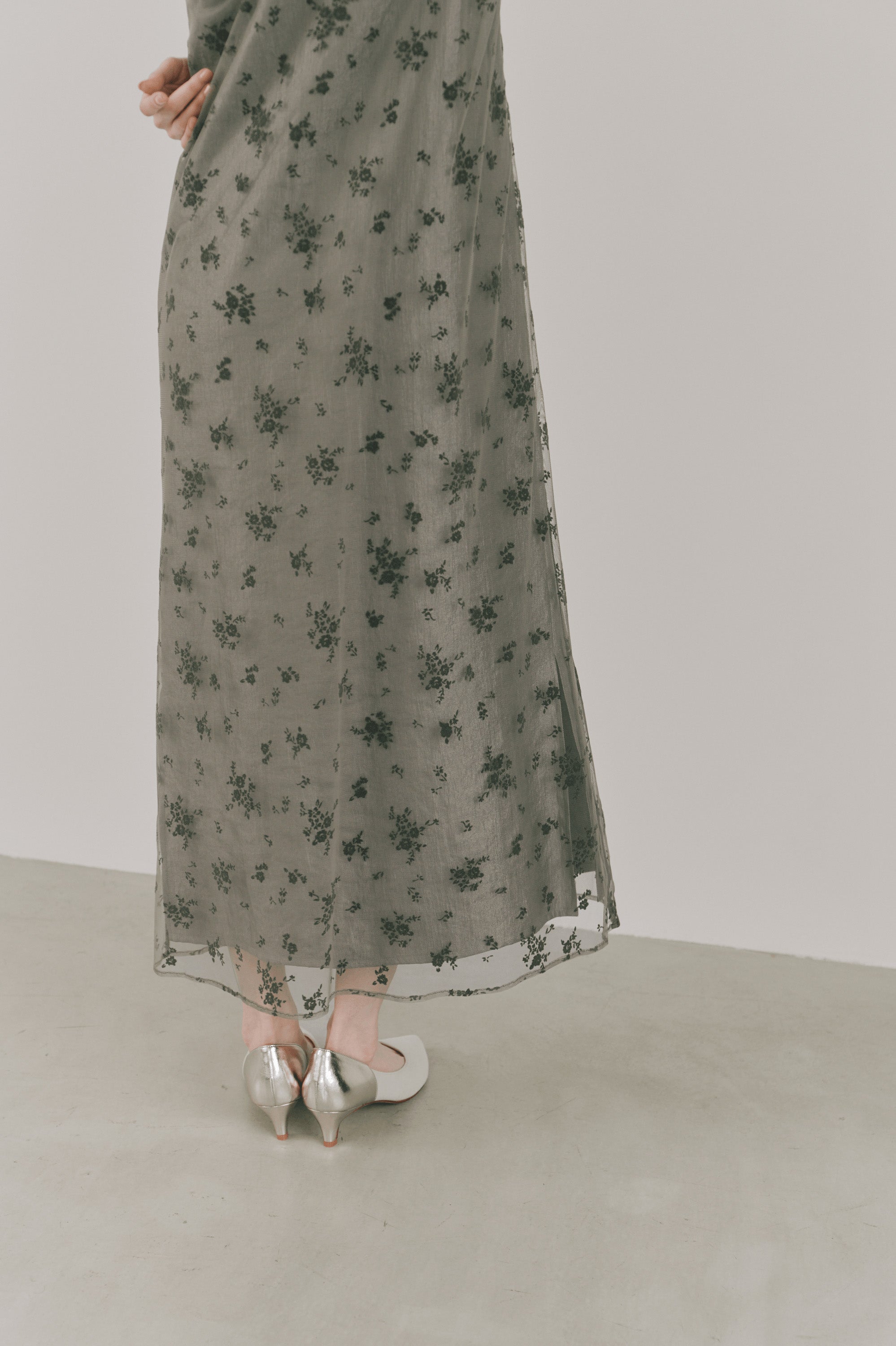 kaene フロッキーサテン2wayドレス / 101066 結婚式用ドレス khaki|モデル身長161cm　着用サイズS(36)
