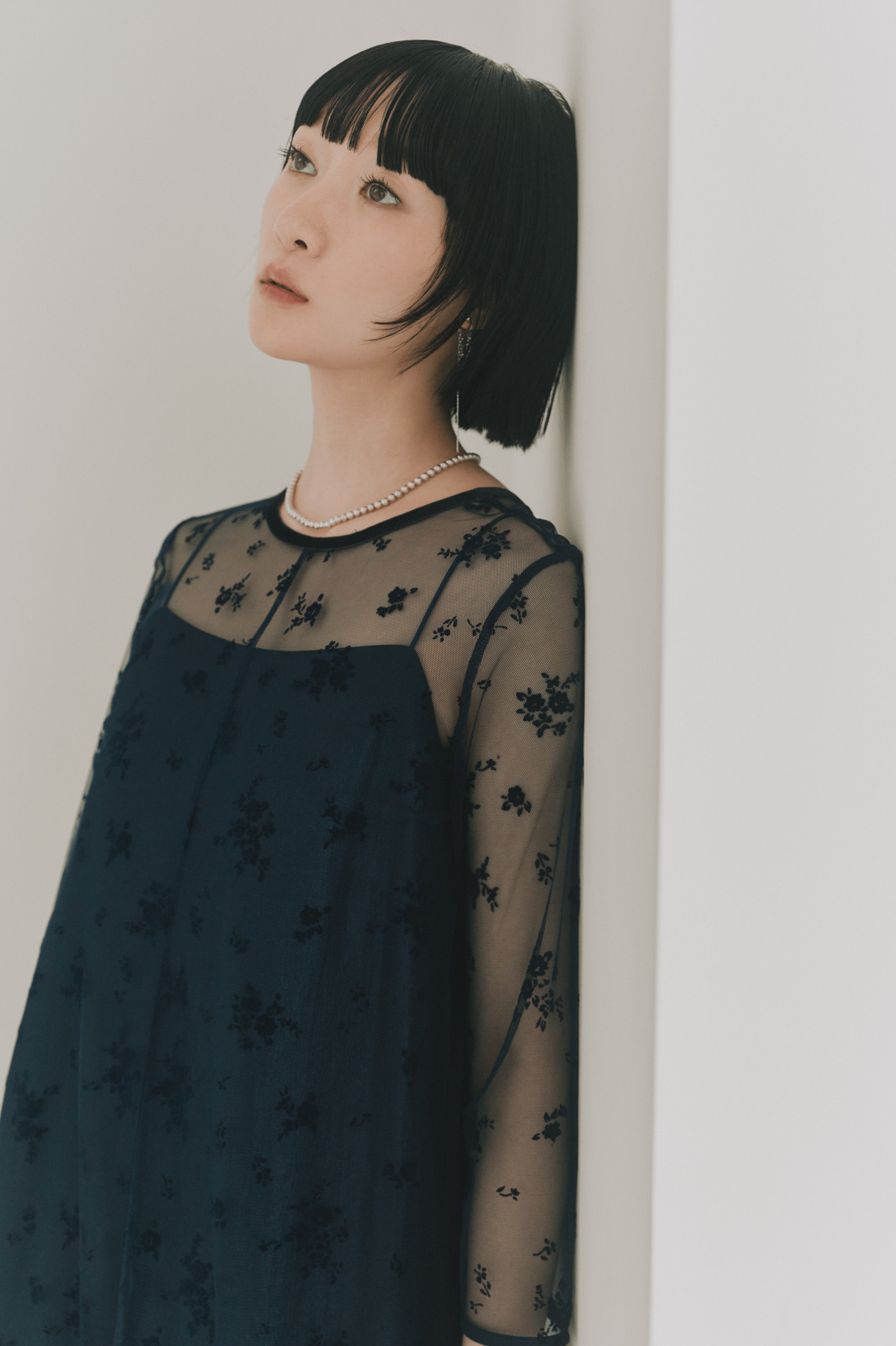 kaene フロッキーサテン2wayドレス / 101066 結婚式用ドレス navy|モデル身長161cm　着用サイズS(36)