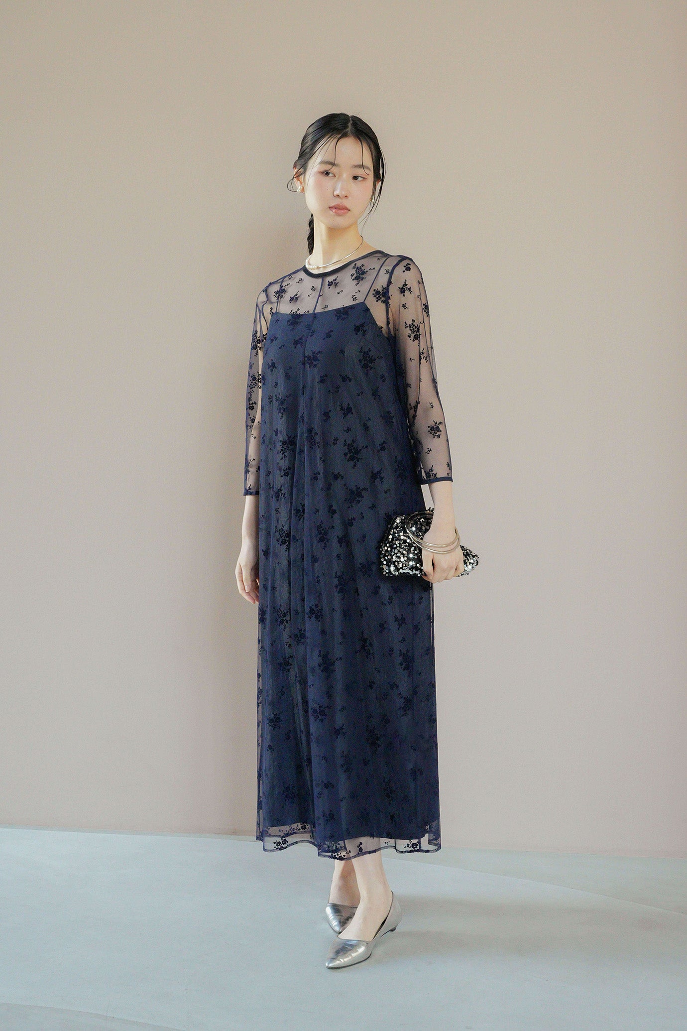 kaene フロッキーサテン2wayドレス / 101066 結婚式用ドレス khaki|モデル身長170cm　着用サイズM(38)