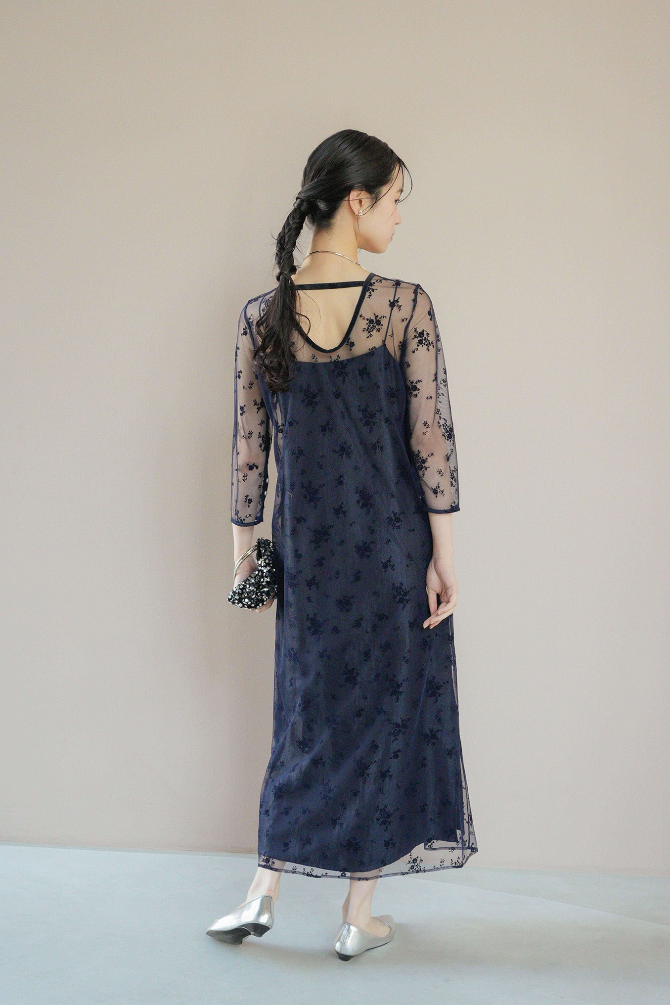 kaene フロッキーサテン2wayドレス / 101066 結婚式用ドレス khaki|モデル身長170cm　着用サイズM(38)