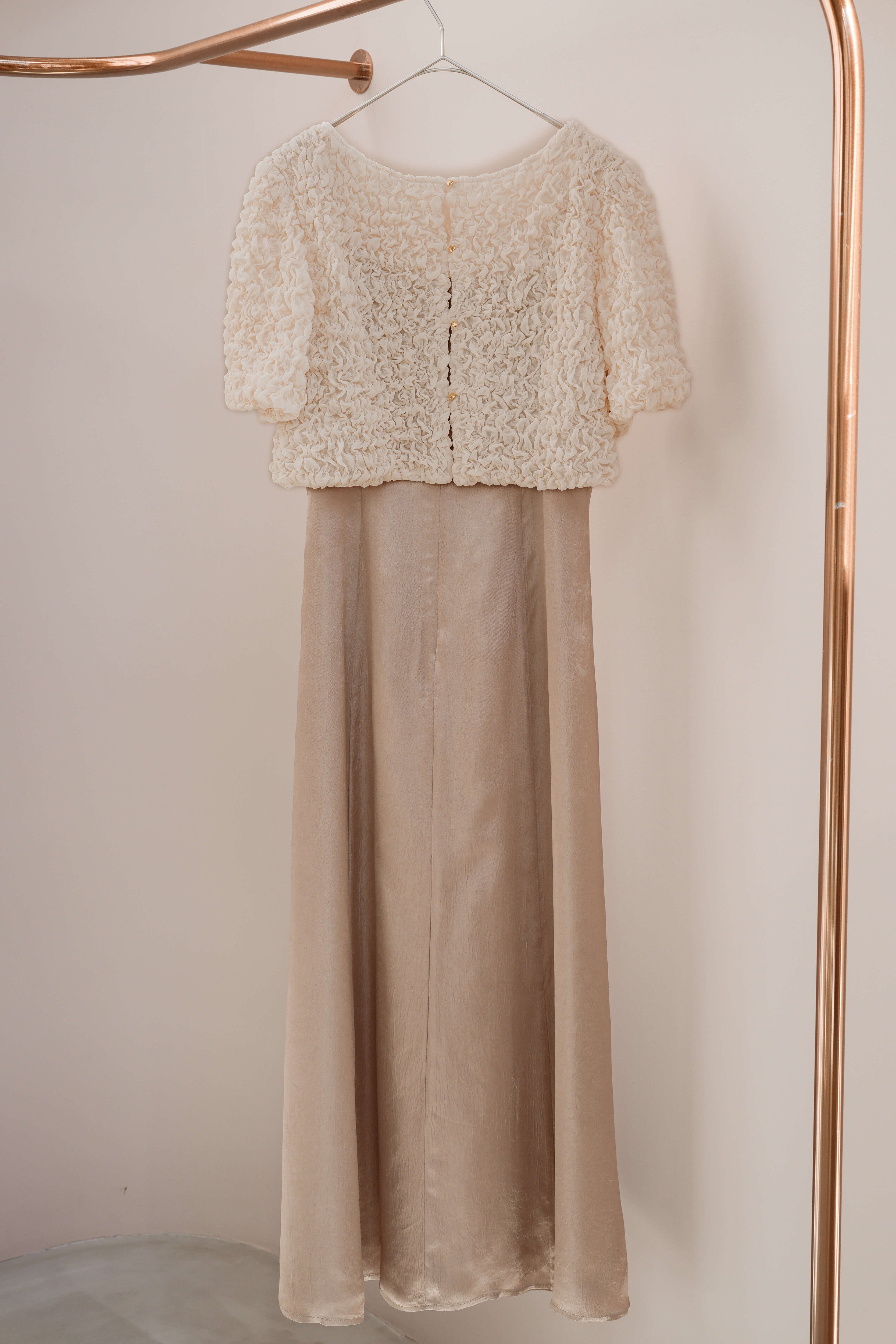 新品 kaene daily collection 3wayシャーリングブラウス kaene シャーリングシフォンブラウスセットドレス 101129 結婚式