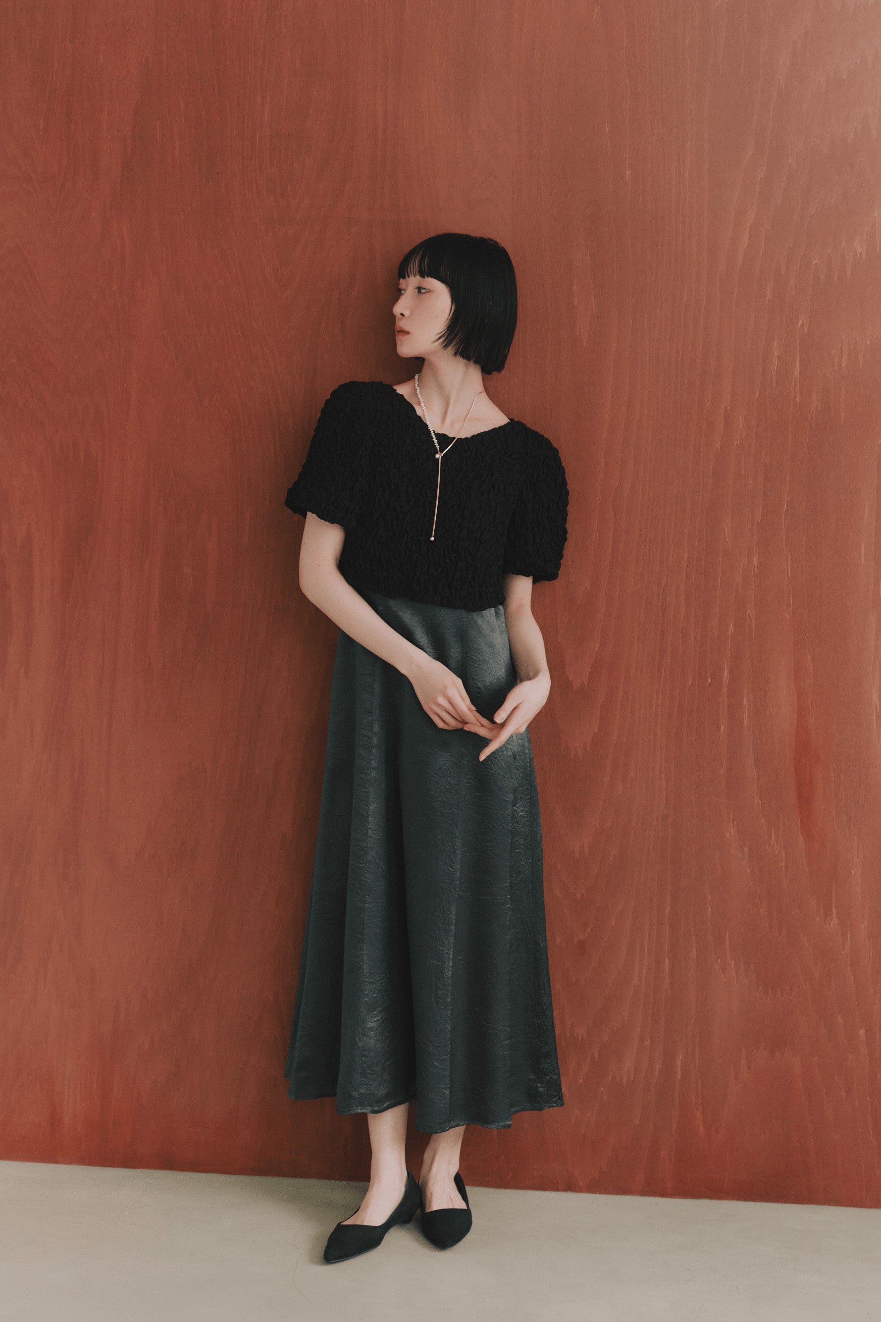 kaene シャーリングシフォンブラウスセットドレス / 101129 結婚式用ドレス charcoal | モデル身長161cm　着用サイズS(36)