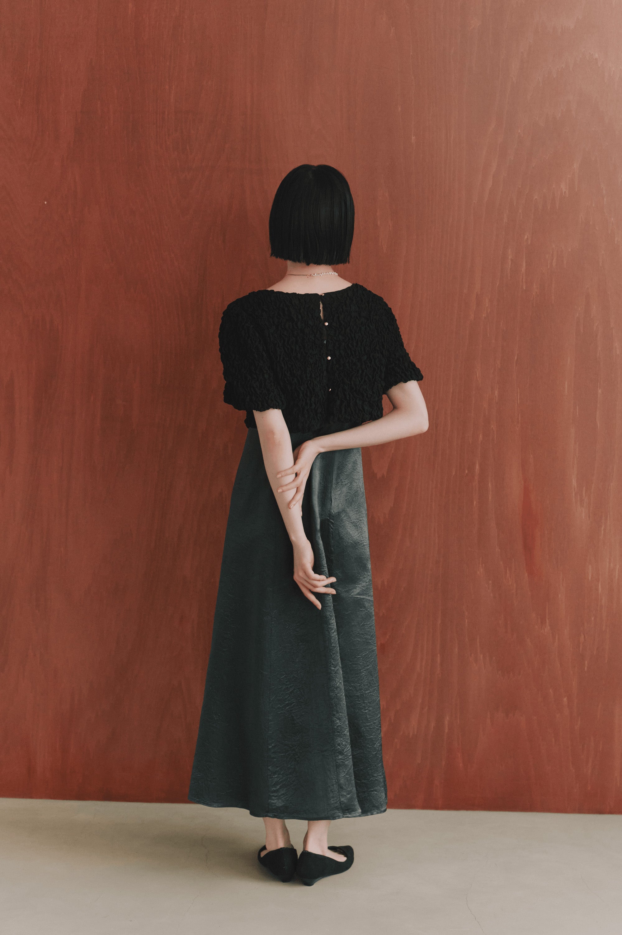 kaene シャーリングシフォンブラウスセットドレス / 101129 結婚式用ドレス charcoal | モデル身長161cm　着用サイズS(36)