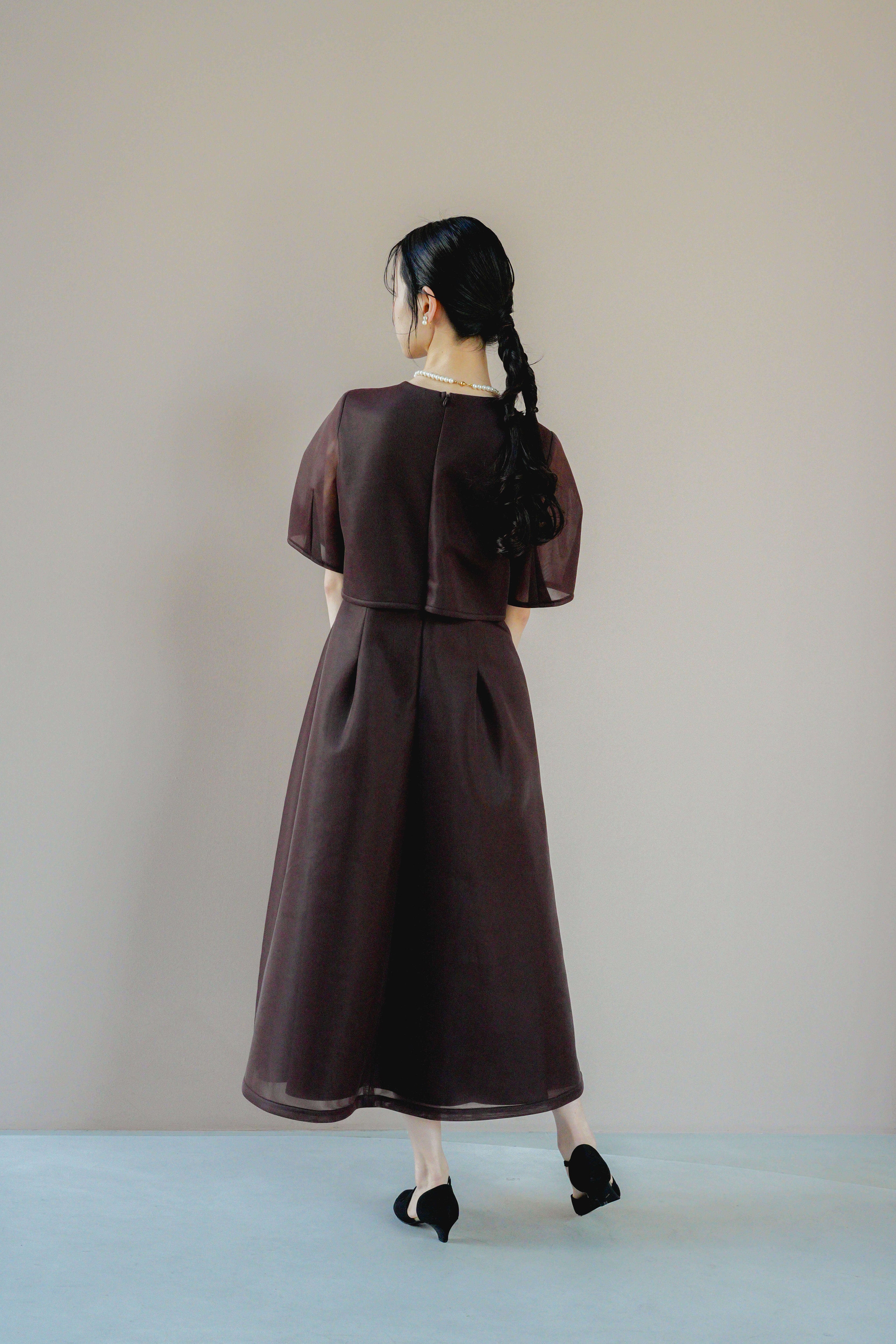 kaene シアーダンボールニットドレス / 101133 結婚式用ドレス brown | モデル身長170cm 着用サイズM(38)