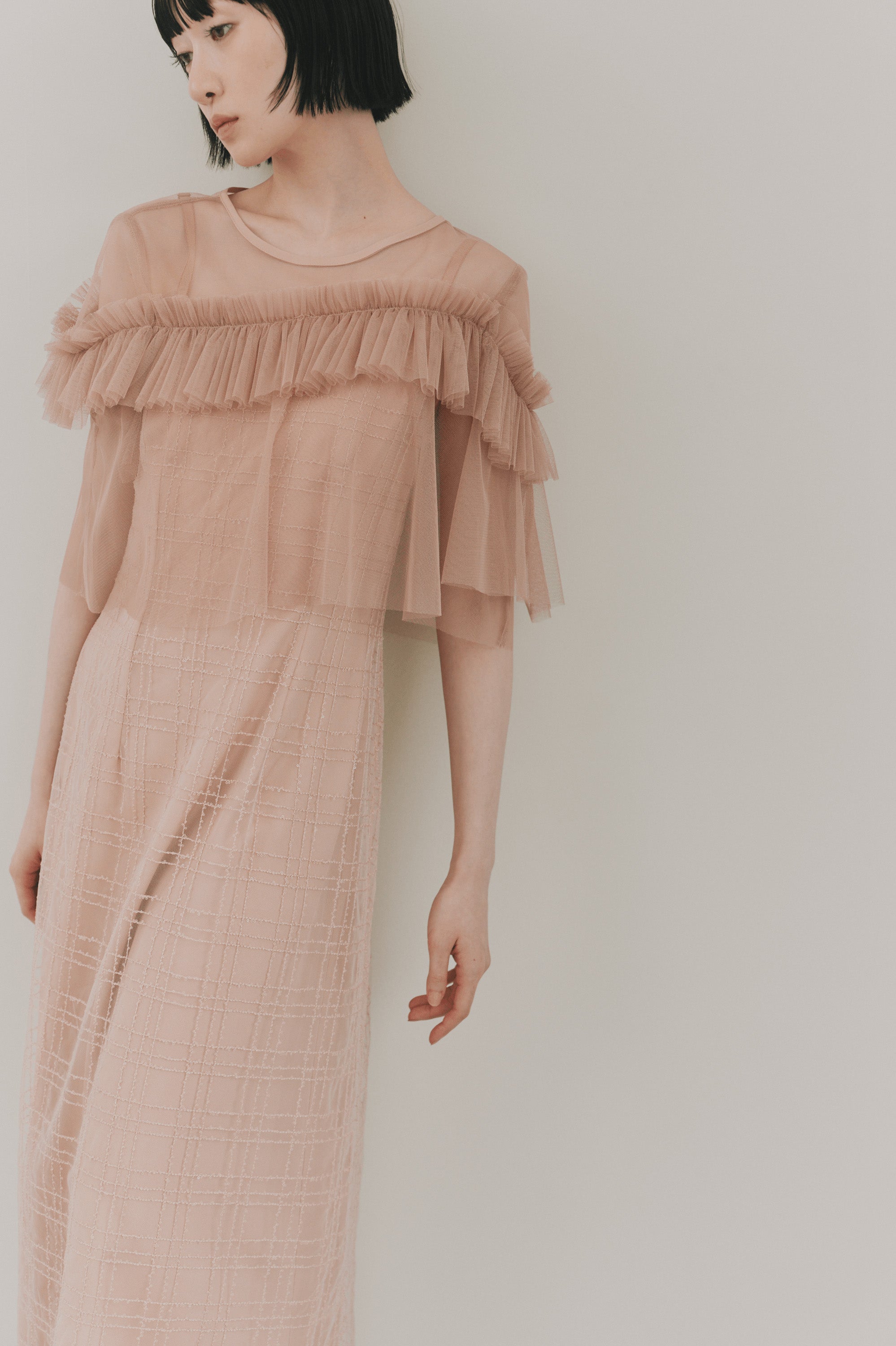 kaene フリルチュールドッキングドレス / 101135 結婚式用ドレス salmonpink | モデル身長161cm 着用サイズS(36)