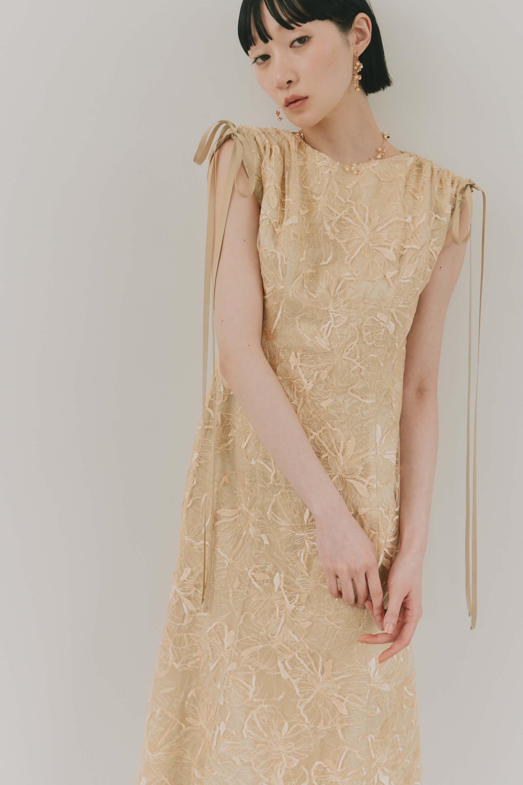 kaene  エンボスフラワーリボンドレス / 101164 結婚式ドレス yellow | モデル身長161cm　着用サイズS(36) 