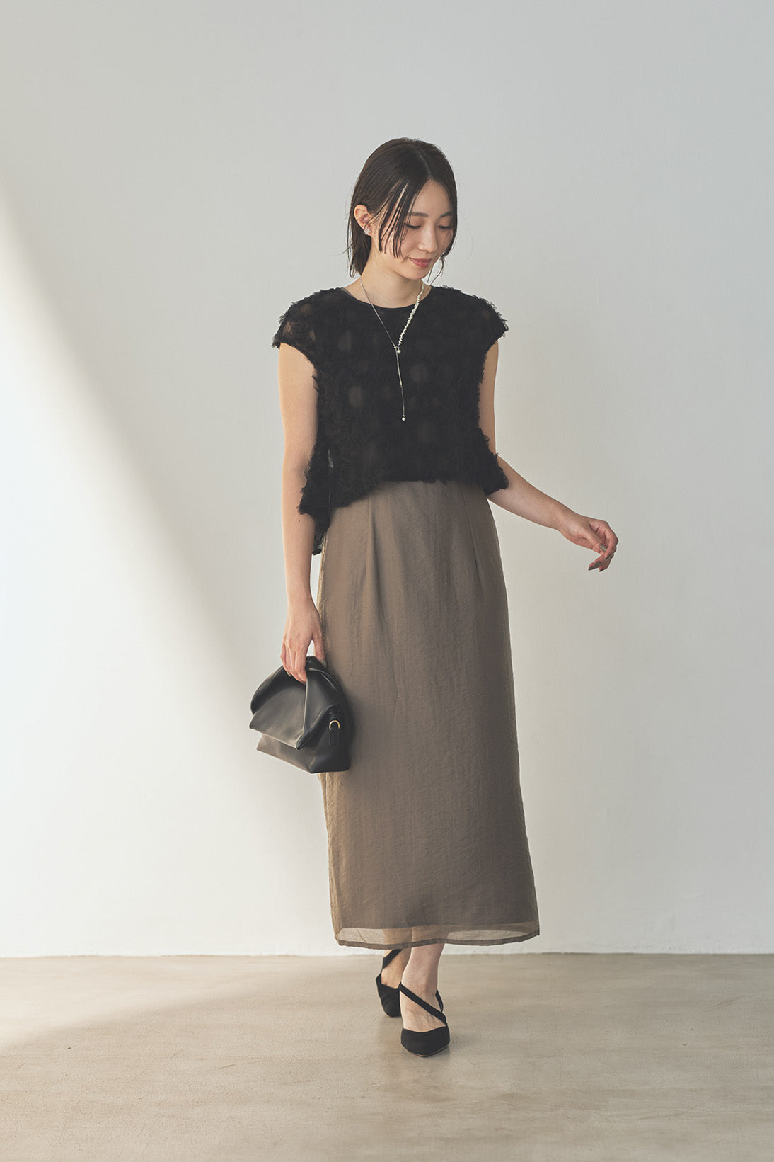 kaene  フラッフィーフラワーコンビドレス / 101173 | モデル身長160cm　着用サイズS(36)  ※black*gray着用
