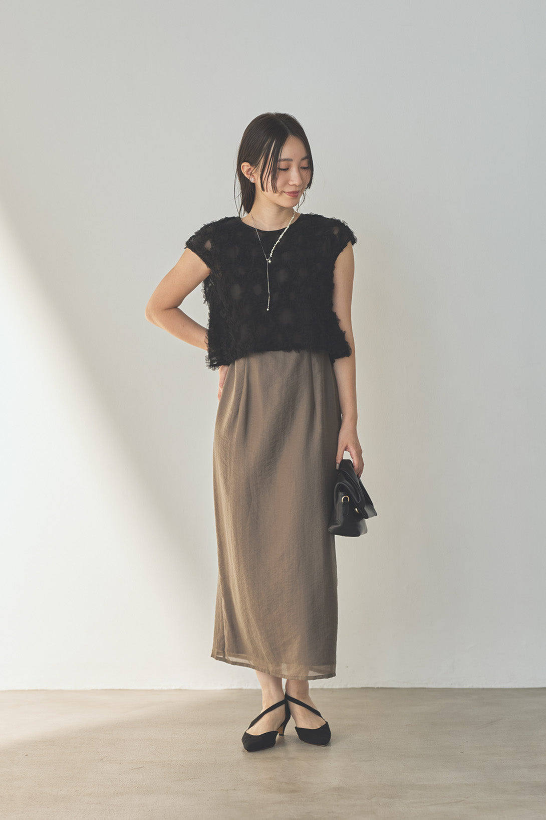 kaene  フラッフィーフラワーコンビドレス / 101173 | モデル身長160cm　着用サイズS(36)  ※black*gray着用