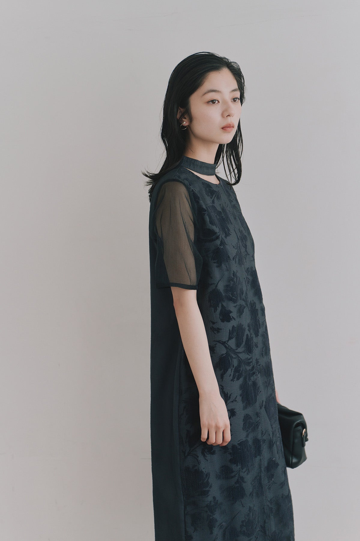 kaene  ニュアンスフロッキードレス / 101183 結婚式用ドレス ブラック | モデル身長162cm　着用サイズM(38)  