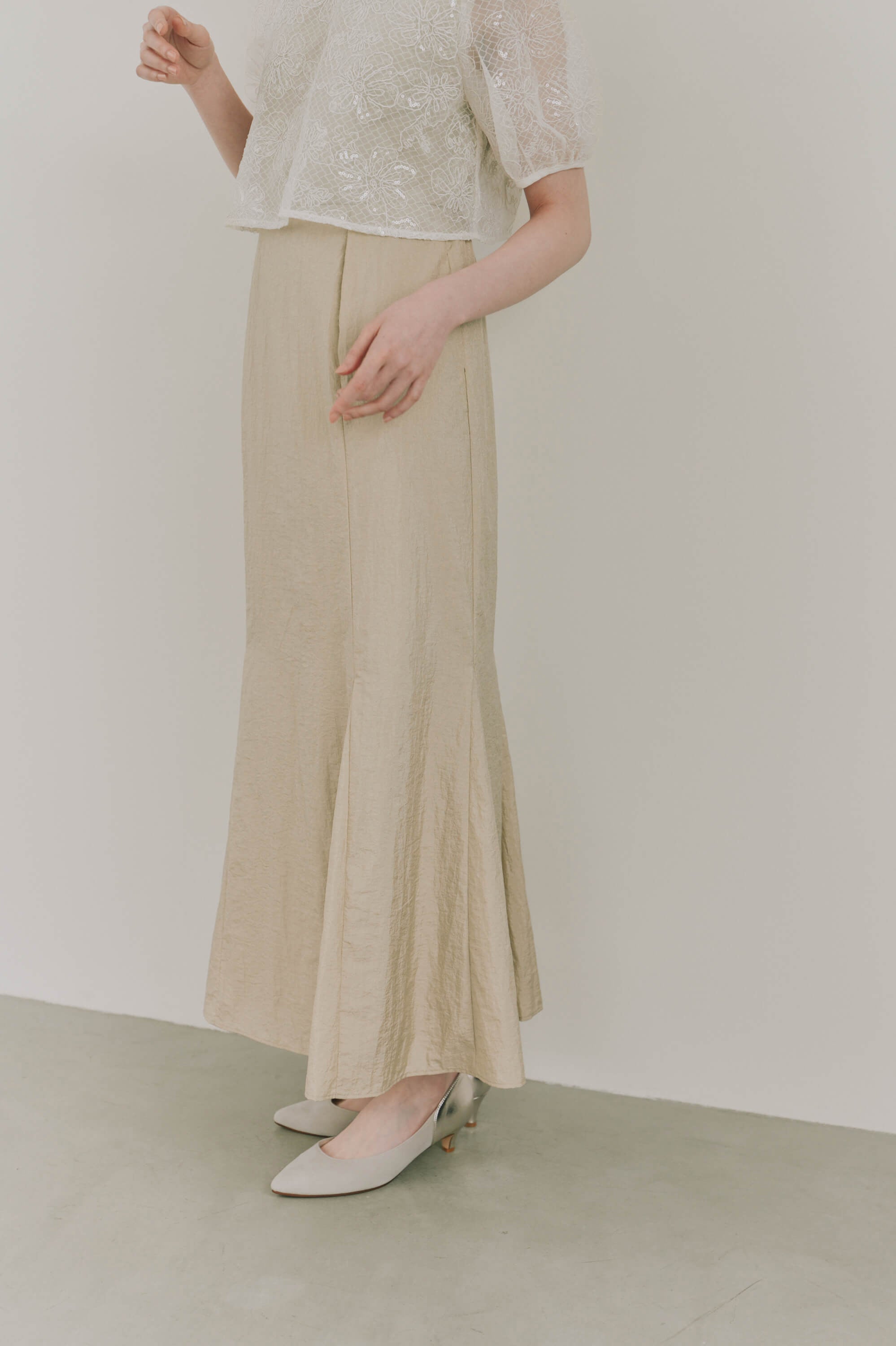 kaene フラワーコードマーメイドドレス / 101190 結婚式用ドレス beige|モデル身長161cm　着用サイズS(36)