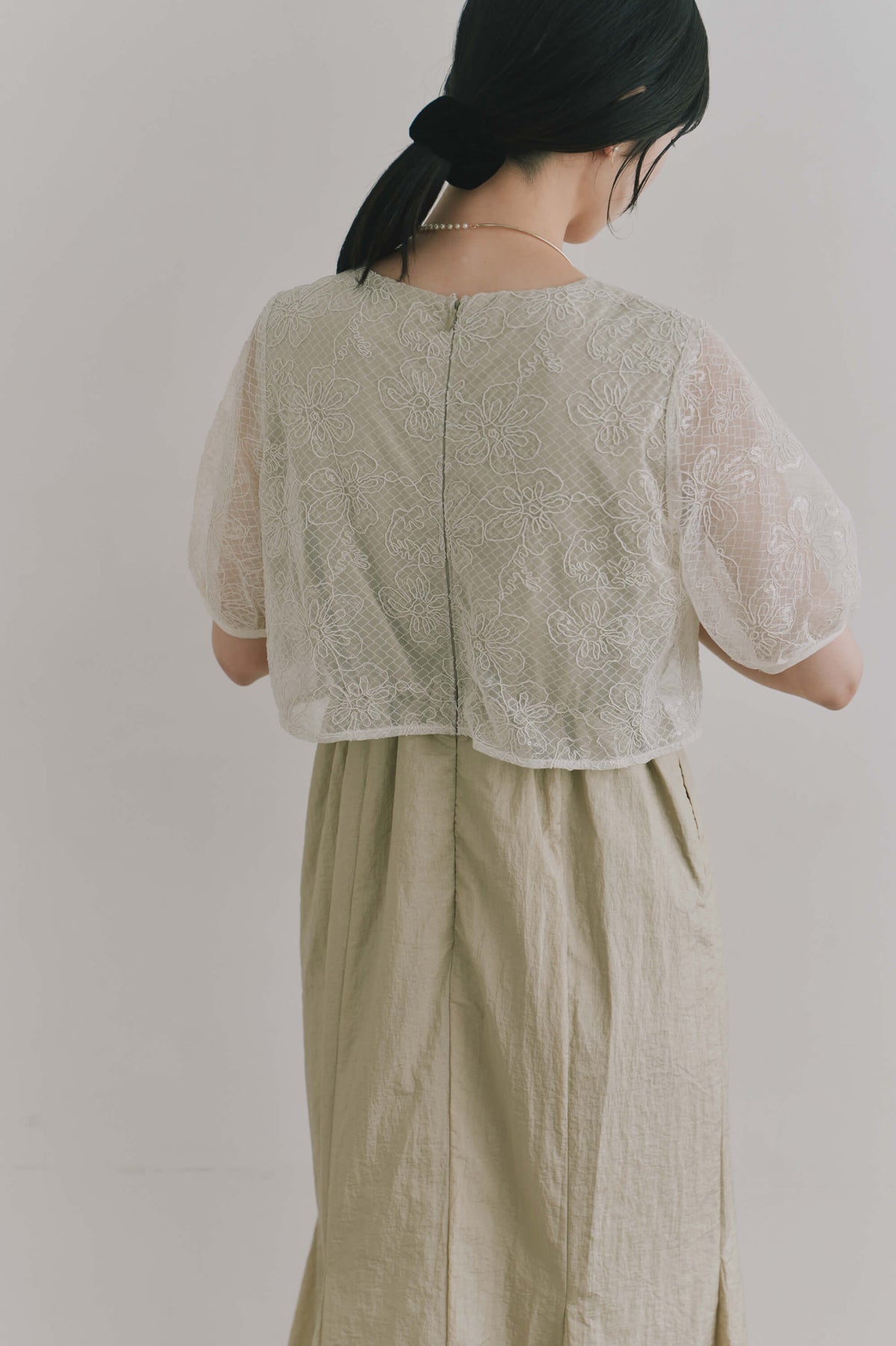 kaene フラワーコードマーメイドドレス / 101190 結婚式用ドレス beige|モデル身長162cm　着用サイズS(36)