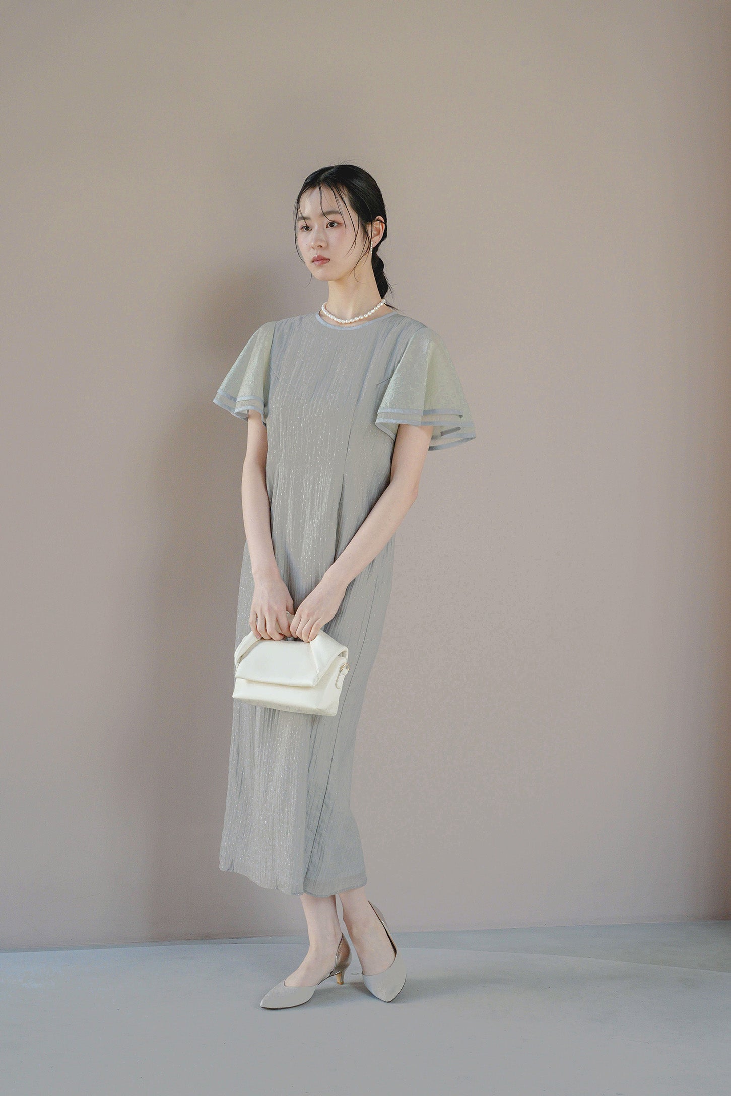 kaene パイピングスリーブラメドビードレス / 101192 結婚式用ドレス mintgray|モデル身長170cm　着用サイズM(38)