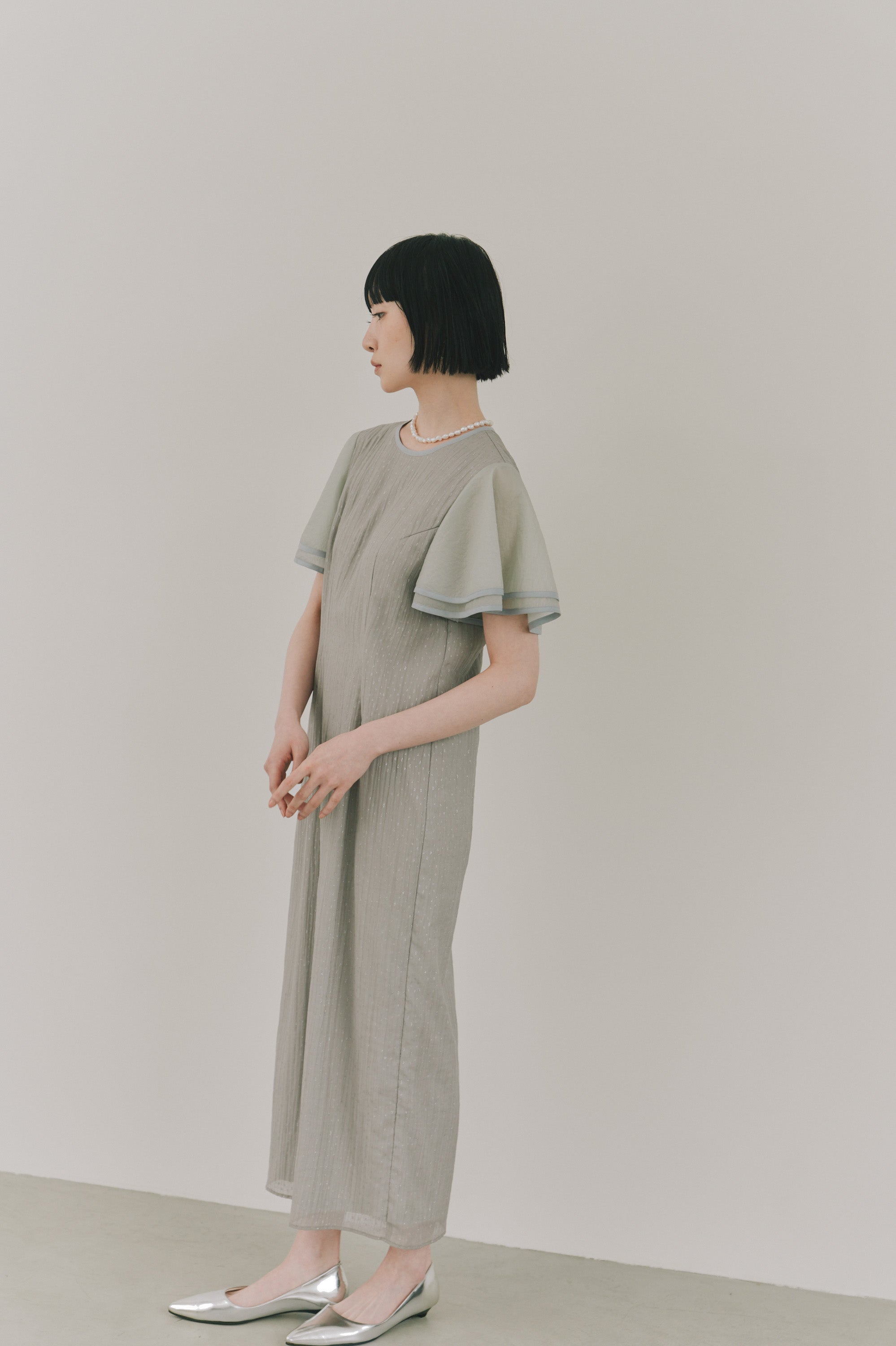 kaene パイピングスリーブラメドビードレス / 101192 結婚式用ドレス mintgray|モデル身長161cm　着用サイズS(36)