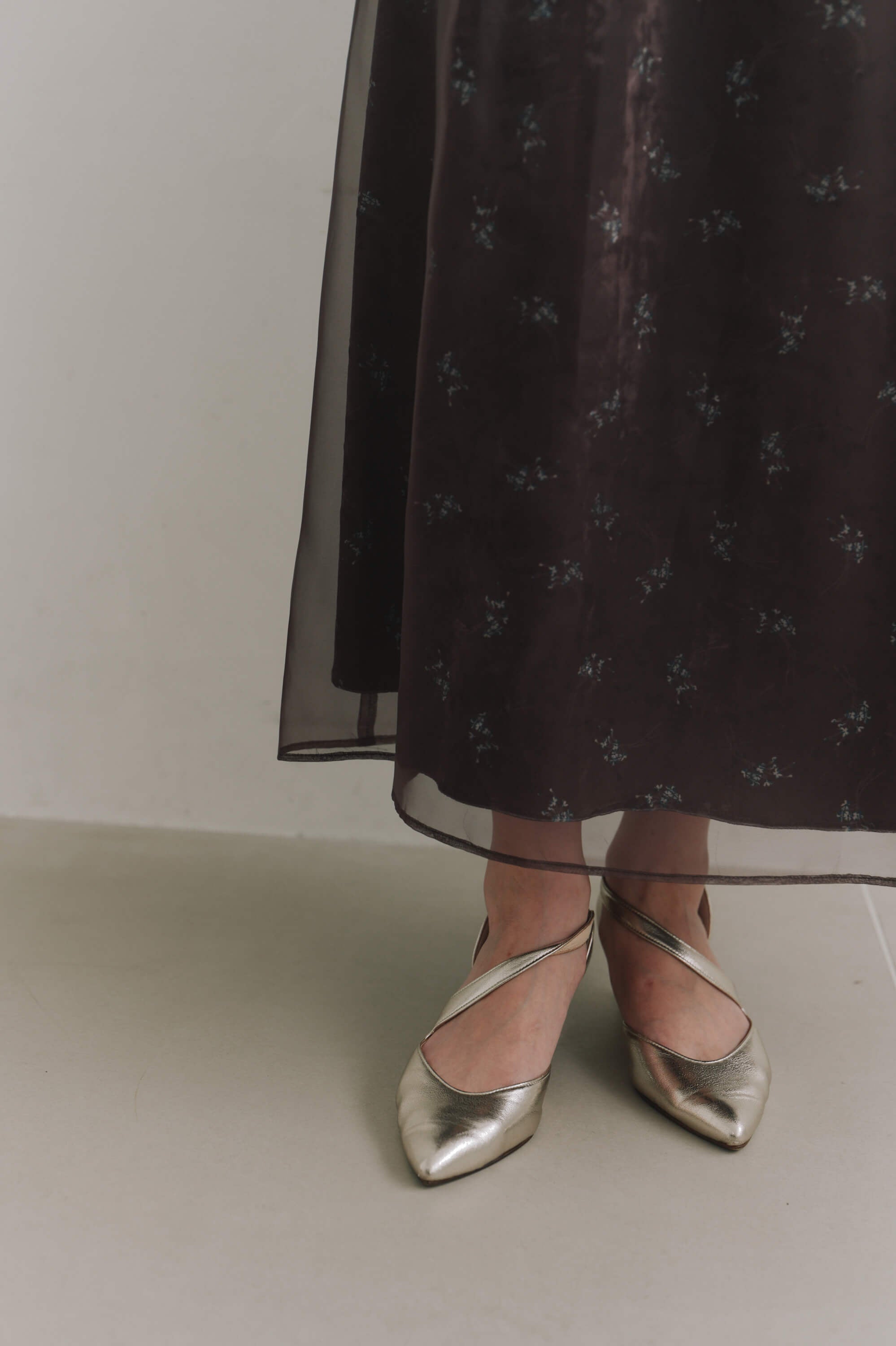 kaene  ニュアンスフラワーシアードレス / 101214 結婚式用ゲストドレス brown| モデル身長162cm　着用サイズM(38)