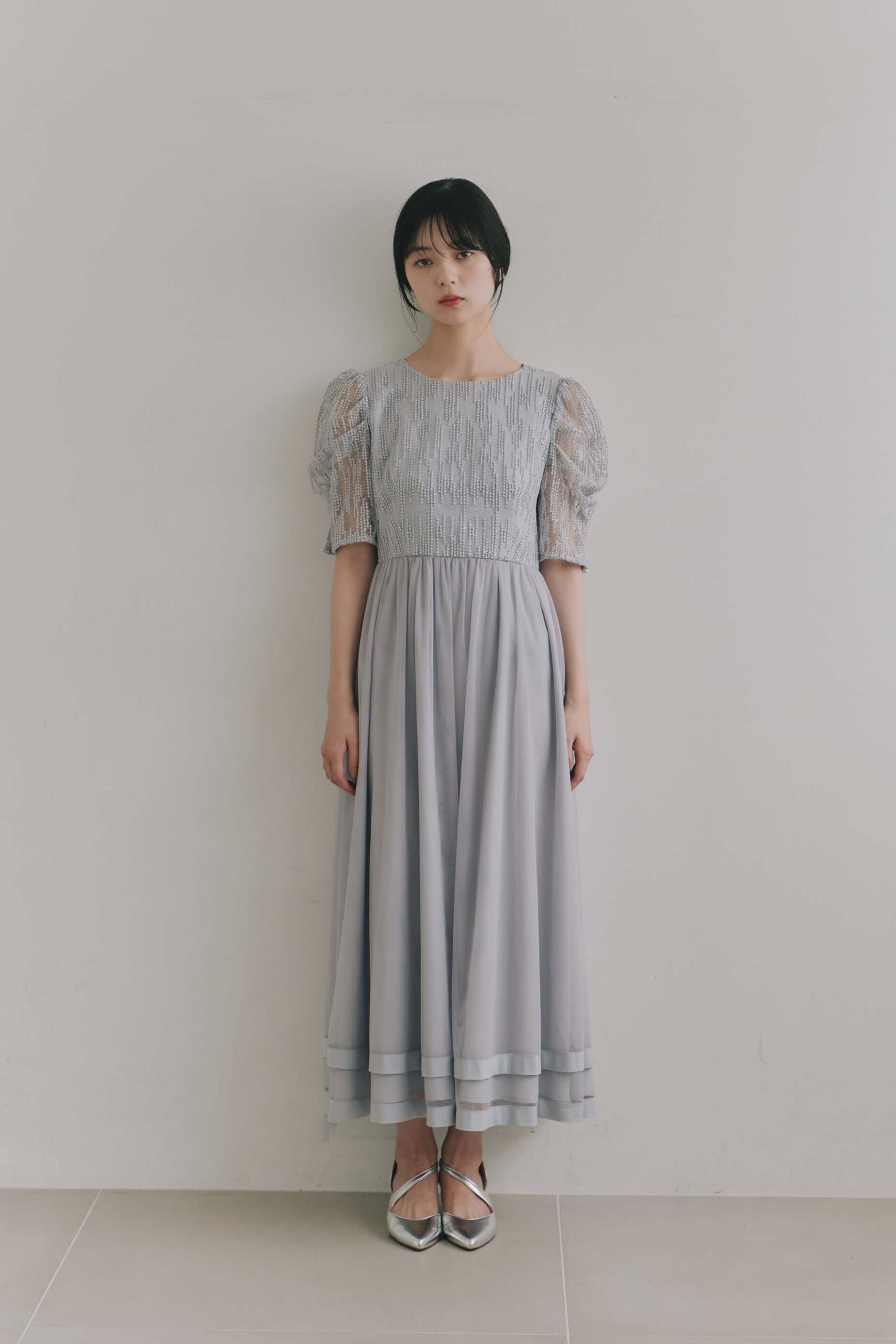 kaene  スパンコールラインチュールドレス / 101218 結婚式用ゲストドレス bluegray | モデル身長162cm　着用サイズS(36)  