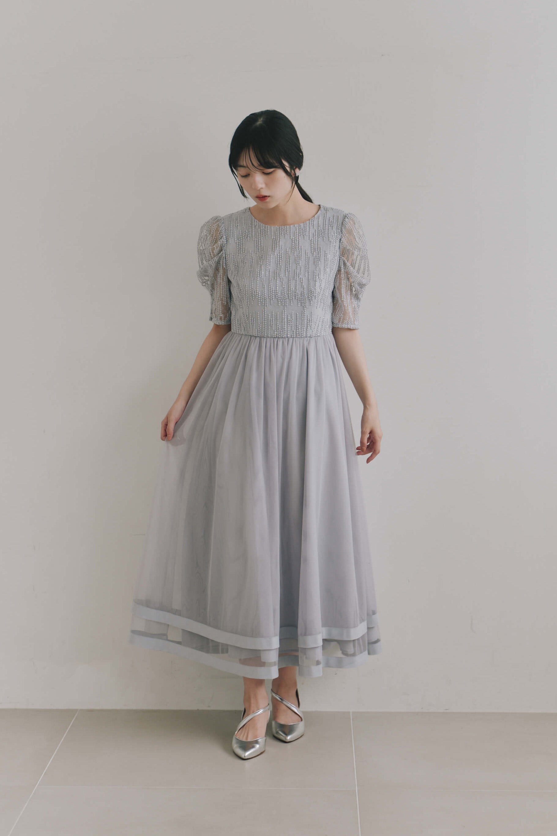 kaene  スパンコールラインチュールドレス / 101218 結婚式用ゲストドレス bluegray | モデル身長162cm　着用サイズS(36)  
