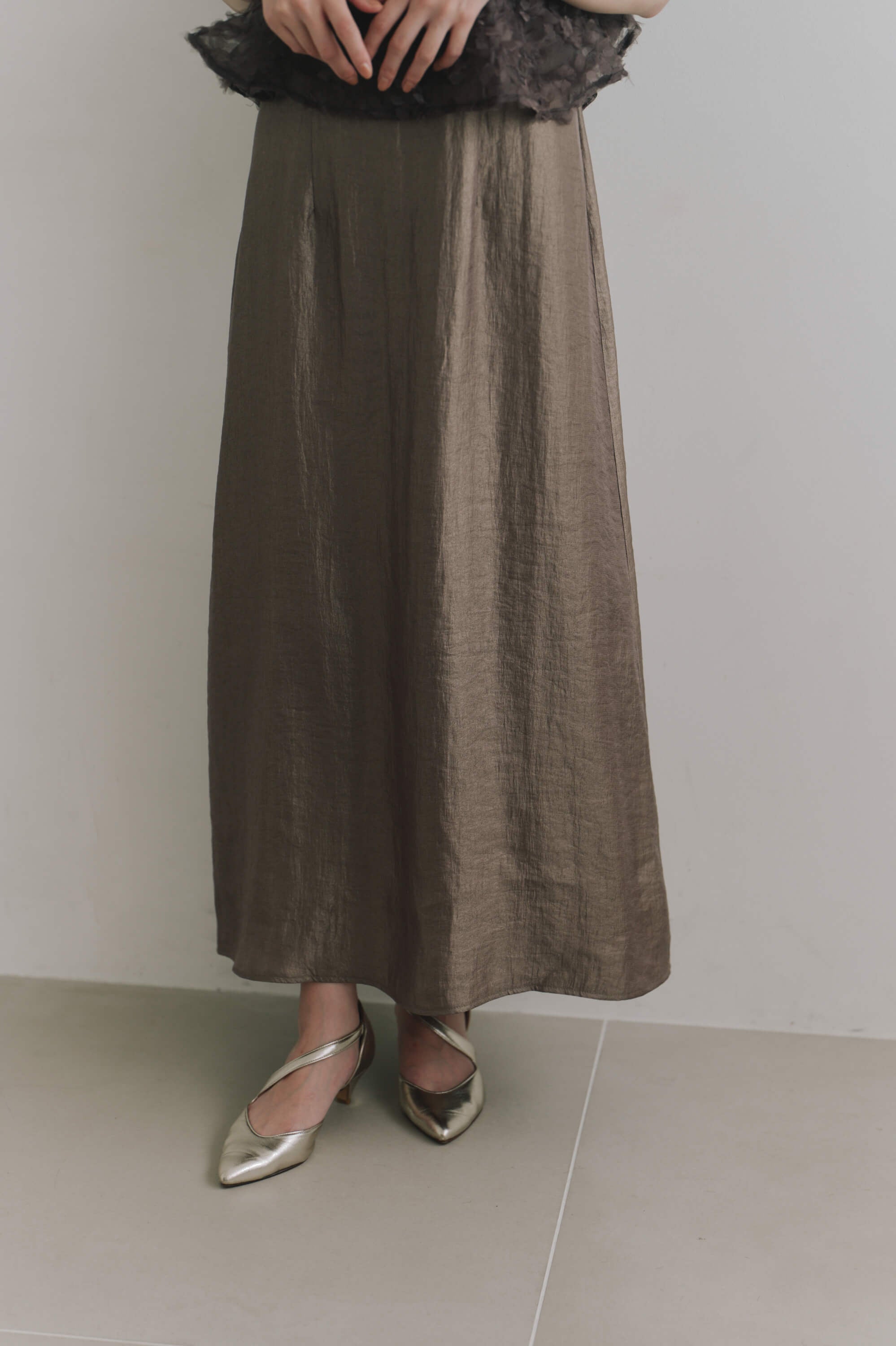 kaene  フラワーペタルレイヤードドレス / 101224 結婚式用ゲストドレス brown | モデル身長162cm　着用サイズS(36)  ※サンプル着用