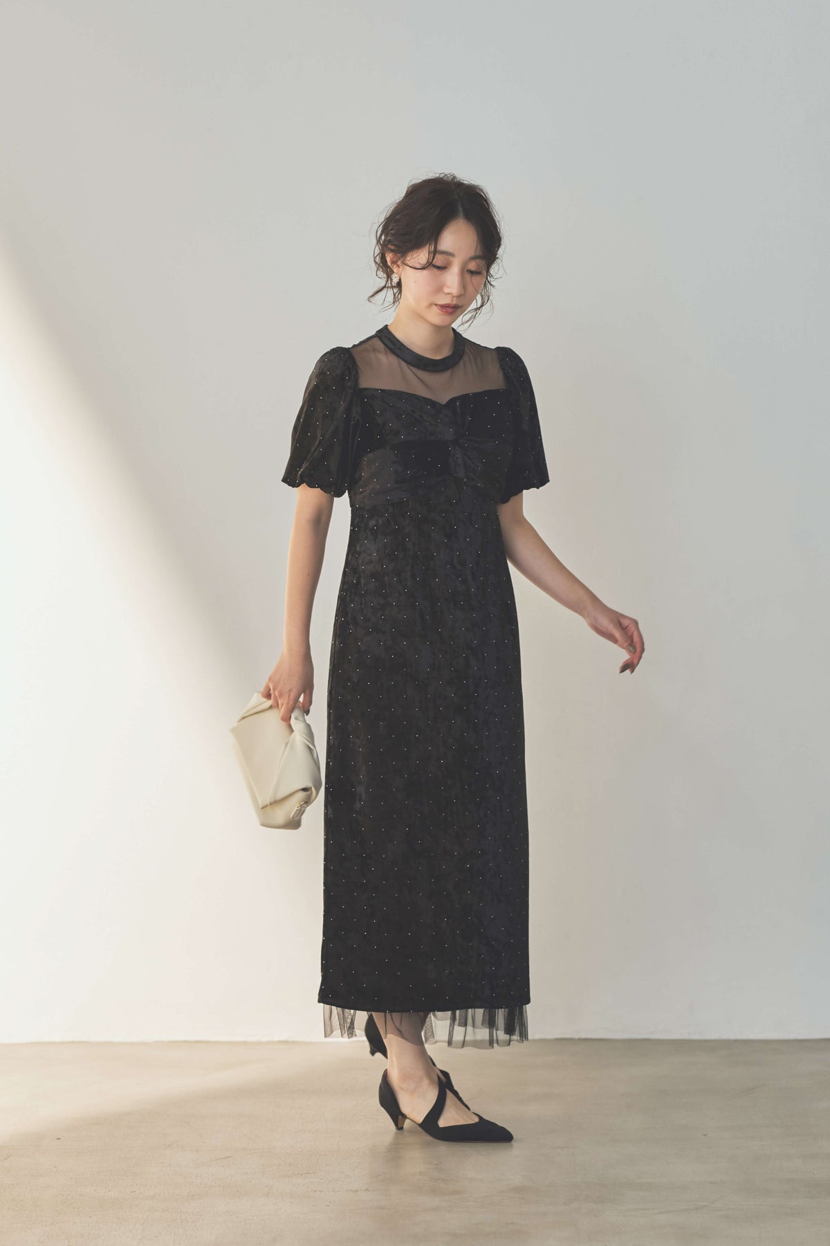 kaene  ラインストーンツイストベロアワンピース / 007020 結婚式用ゲストドレス black | モデル身長160cm　着用サイズM(38)