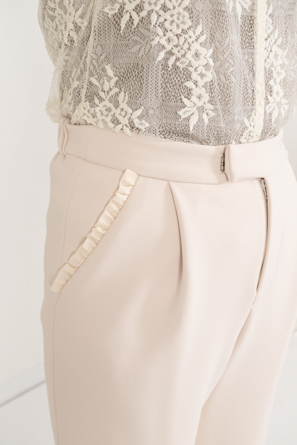 kaene  フリルデザインセットアップ / 002146 ジレ パンツ セットアップ beige | 
